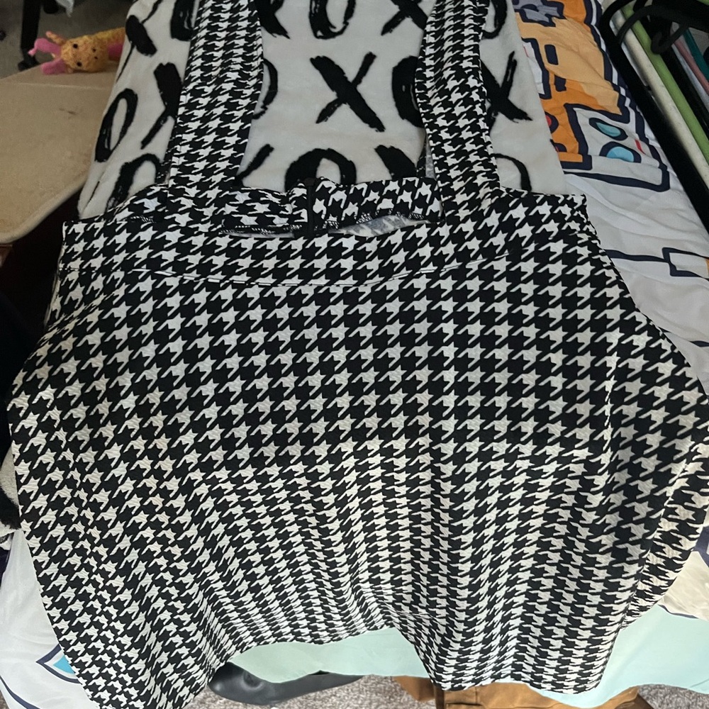 Black and white jumper